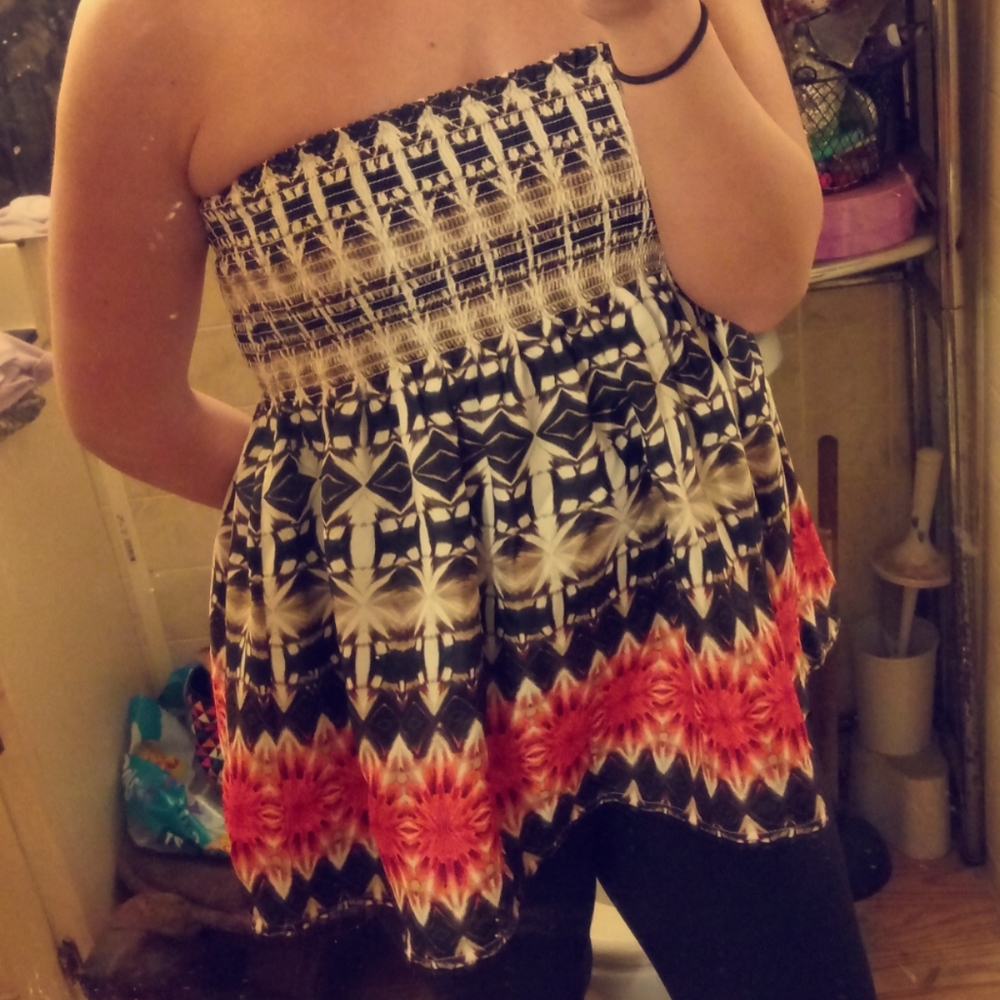 Strapless flowy top